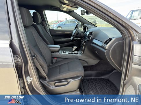 Used 2019 Jeep Grand Cherokee Laredo w/ Security & Convenience Group image 14