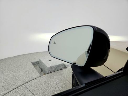 New 2026 Volvo EX30 Cross Country Ultra image 19