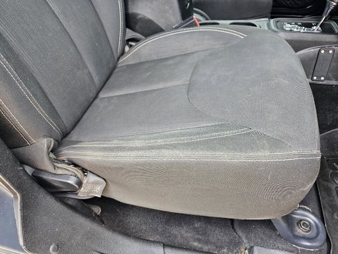 Used 2016 Jeep Wrangler Unlimited Rubicon w/ Connectivity Group image 23