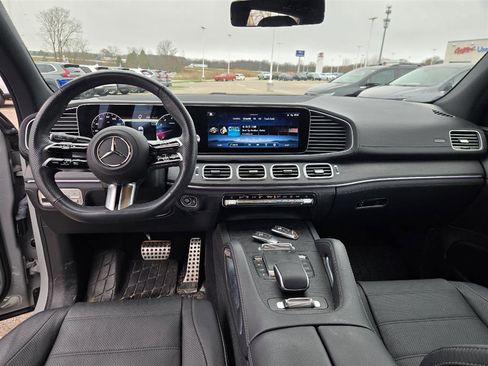 Used 2024 Mercedes-Benz GLS 450 4MATIC image 4