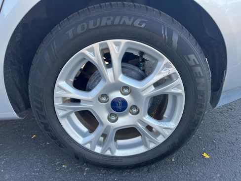 Used 2016 Ford Fiesta SE image 6