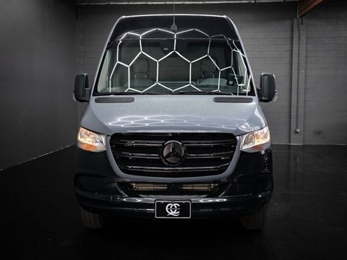 Used 2022 Mercedes-Benz Sprinter 3500 image 2