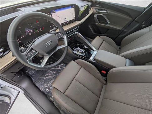 Used 2025 Audi Q5 Premium w/ Premium Plus AWD/4WD image 3