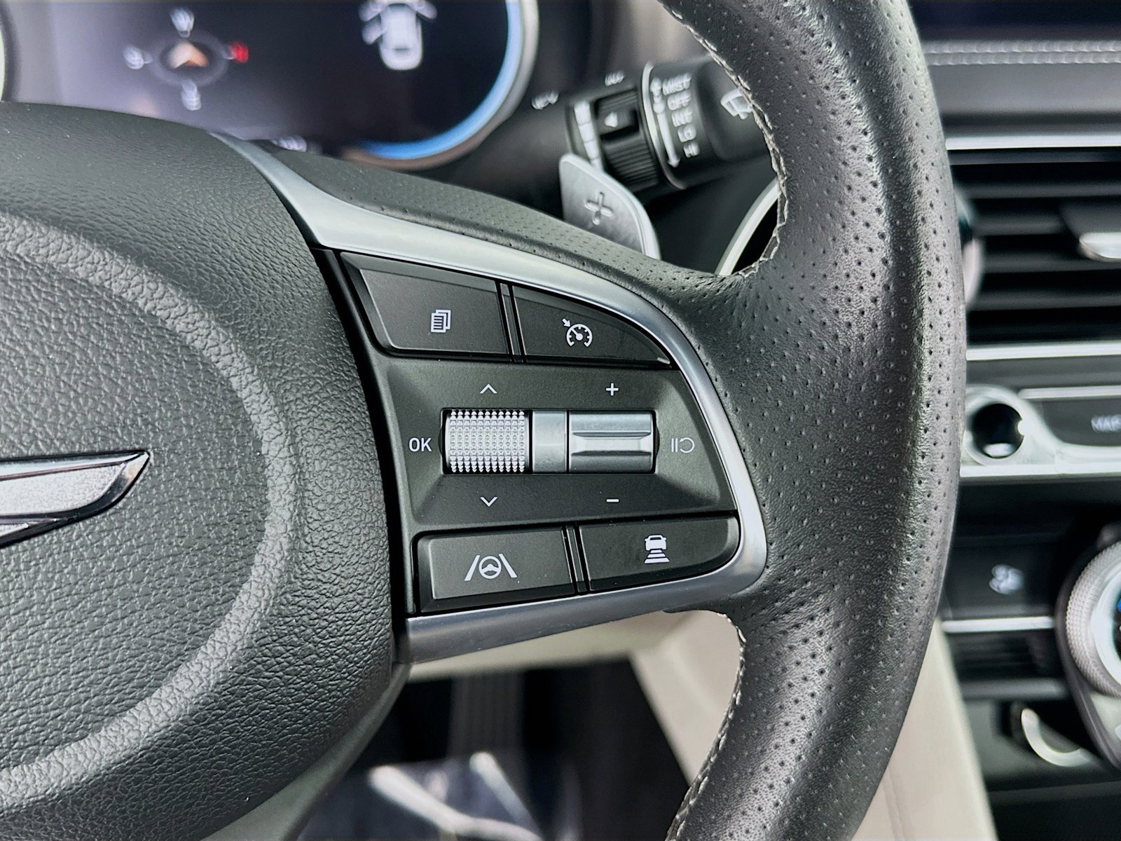 Used 2023 Genesis G70 2.0T RWD image 15