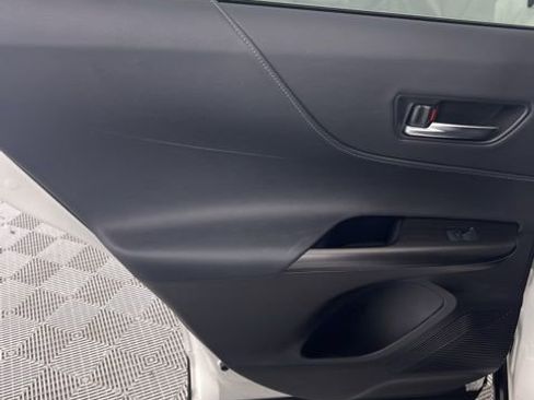 Used 2022 Toyota Venza XLE image 15