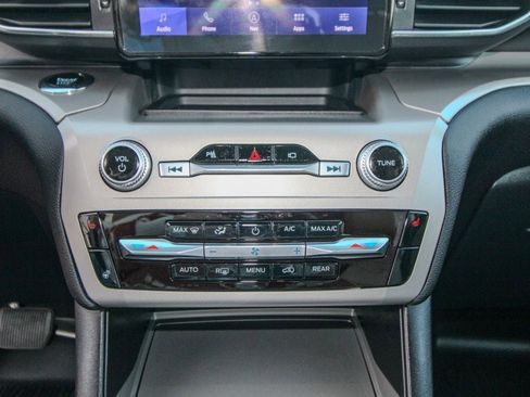 Used 2023 Ford Explorer XLT w/ Equipment Group 202A image 28