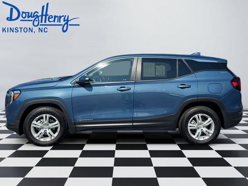 Used 2024 GMC Terrain SLE FWD image 2