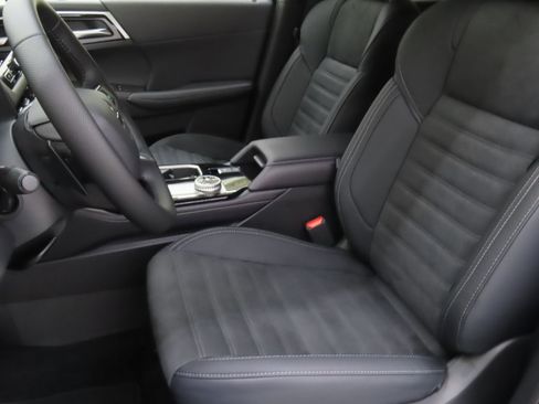 New 2025 Mitsubishi Outlander SE image 10