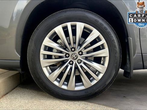 Used 2024 Toyota Highlander Platinum image 9