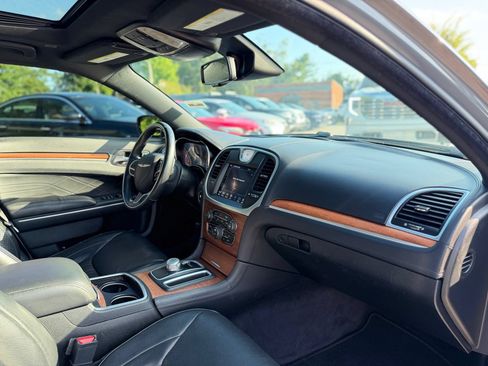 Used 2018 Chrysler 300 C w/ Safetytec Plus Group RWD image 27