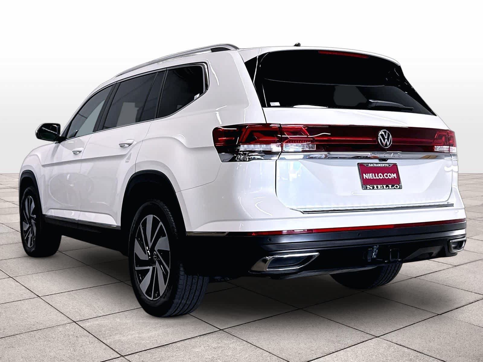 Used 2025 Volkswagen Atlas SEL AWD/4WD image 14