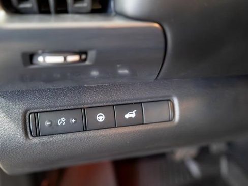 Used 2024 Nissan Pathfinder SL AWD/4WD image 23