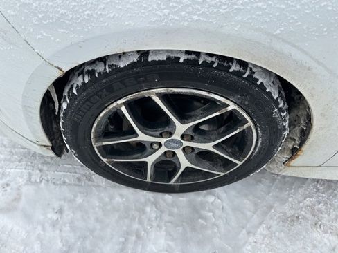 Used 2016 Ford Focus SE w/ SE Sport Package image 21