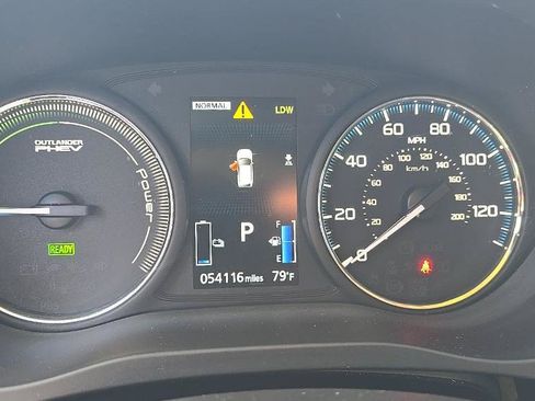 Used 2018 Mitsubishi Outlander SEL AWD/4WD image 12