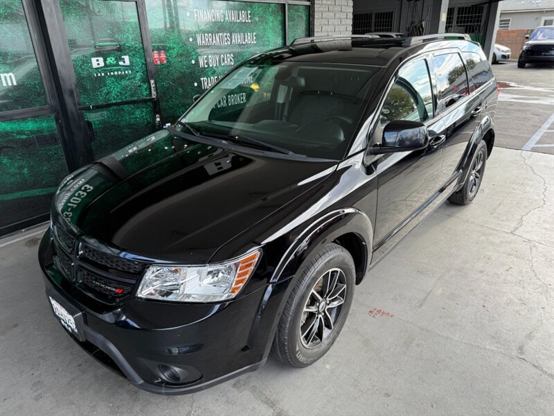 Used 2019 Dodge Journey SE w/ Premium Group FWD image 2