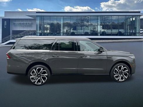 New 2026 Lincoln Navigator L Black Label AWD/4WD image 9