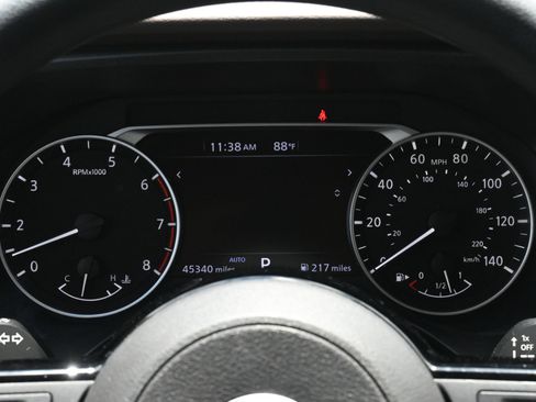 Used 2023 Nissan Rogue SV AWD/4WD image 12