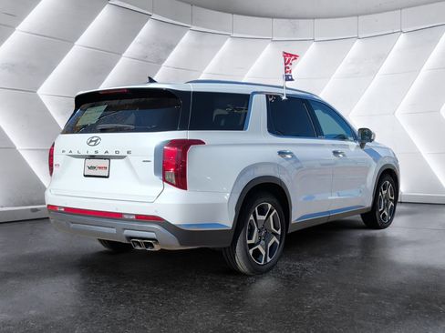 Used 2024 Hyundai Palisade Limited image 4
