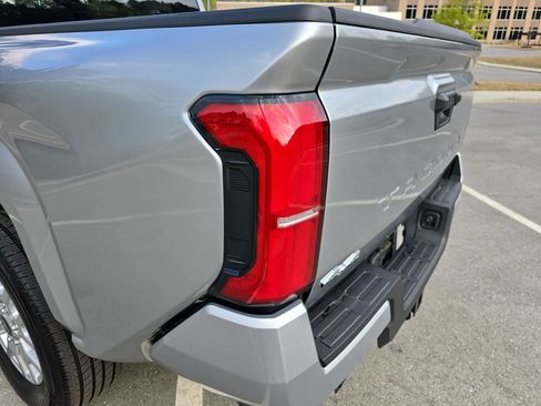 Used 2025 Toyota Tacoma SR5 AWD/4WD image 37