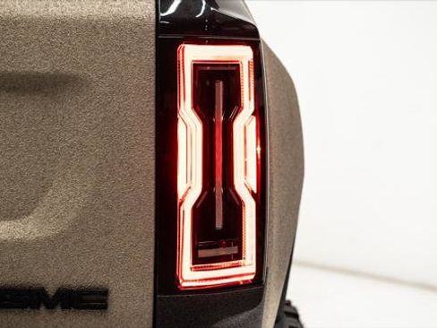 Used 2025 GMC Hummer EV 3X w/ LPO, Dark Essentials Package image 10