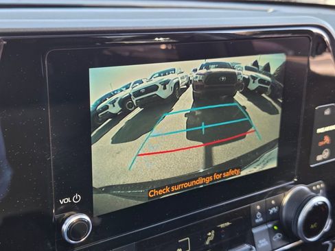 Used 2025 Toyota Highlander XLE image 22