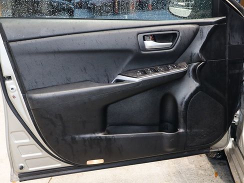 Used 2017 Toyota Camry SE image 15