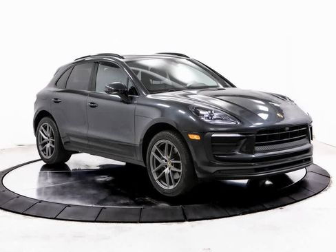 Certified 2022 Porsche Macan image 9