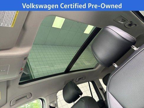 Used 2024 Volkswagen Tiguan SE w/ Panoramic Sunroof Package image 22