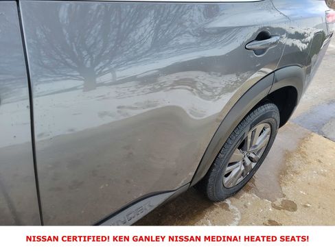 Certified 2025 Nissan Pathfinder SV image 12