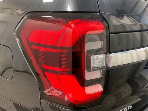 Used 2024 Ford Expedition Limited image 35