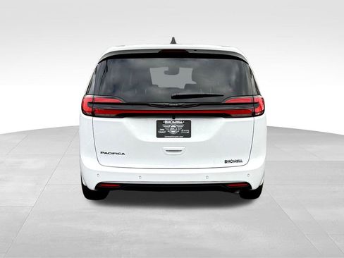 New 2026 Chrysler Pacifica Select image 6