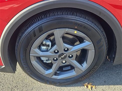 Certified 2025 Kia K4 LXS image 7