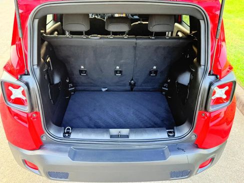 Used 2021 Jeep Renegade Latitude image 12