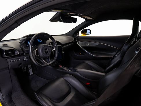 Used 2023 McLaren Artura RWD image 16