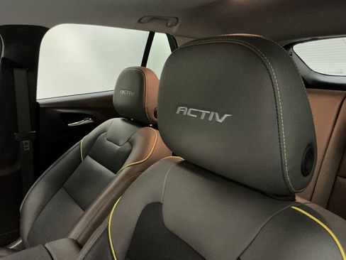 Used 2024 Chevrolet Trax ACTIV w/ Sunroof Package FWD image 12