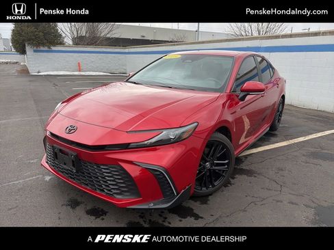 Used 2025 Toyota Camry SE w/ Convenience Package image 1