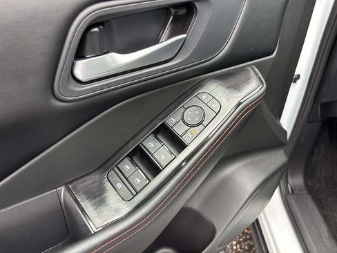 Used 2025 Nissan Rogue SV AWD/4WD image 17