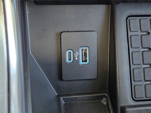 Used 2023 Ford F150 Limited image 23