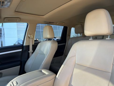 Used 2015 Toyota Highlander XLE image 26