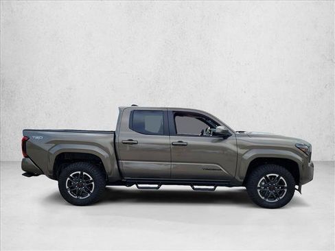 Used 2025 Toyota Tacoma TRD Sport AWD/4WD image 4