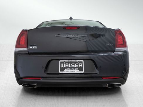 Used 2022 Chrysler 300 Touring L w/ Popular Equipment Group AWD/4WD image 4
