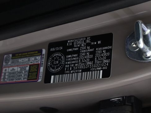 Used 2025 Kia Sorento AWD image 60