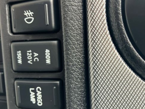 Used 2019 Nissan Titan PRO-4X w/ Pro-4x Convenience Package AWD/4WD image 16