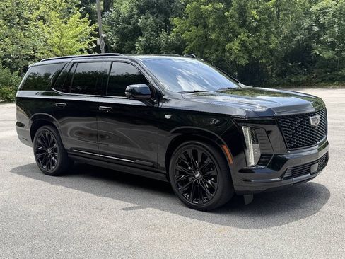 Used 2026 Cadillac Escalade Platinum Sport w/ LPO, ONYX Package AWD/4WD image 4