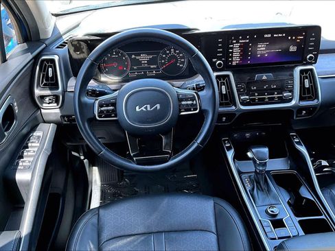 Used 2023 Kia Sorento EX w/ Panoramic Sunroof Package image 6