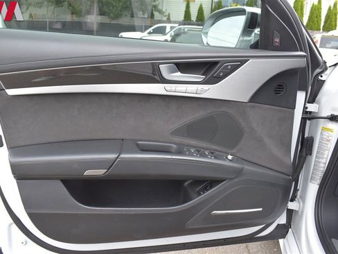 Used 2013 Audi S8 image 28