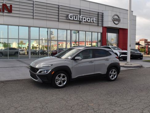 Used 2023 Hyundai Kona SEL w/ Winter Weather Package FWD image 2