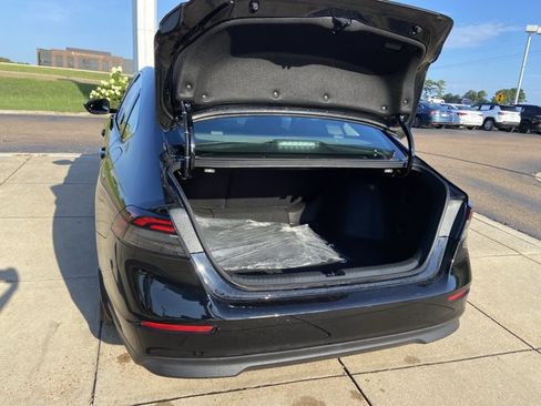 Used 2023 Honda Accord EX image 26