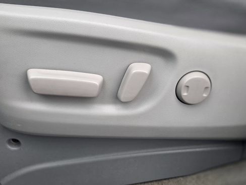 Used 2014 Toyota Sienna Limited image 19