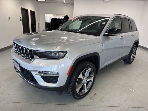 Used 2023 Jeep Grand Cherokee 4WD 4xe w/ Luxury Tech Group II image 4